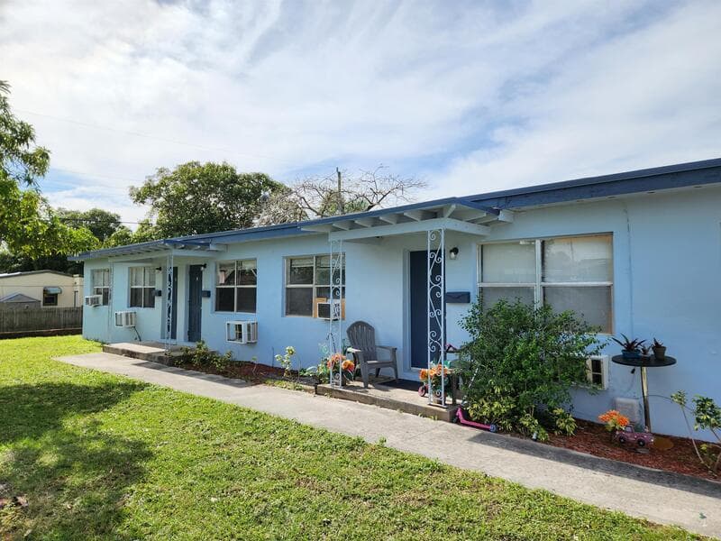 Riviera Beach Condo: 1241 W 36th Street, Unit 3