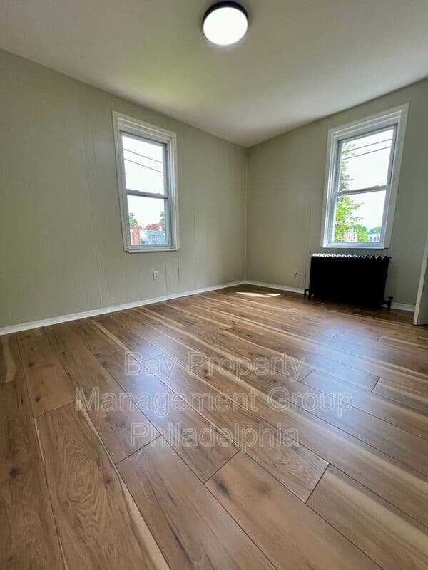 Collingdale House: 13 Kern St