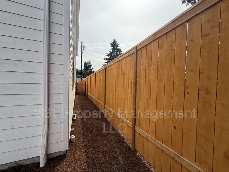 Keizer Townhome: 4035 Filbert St NE, Keizer, OR 97303