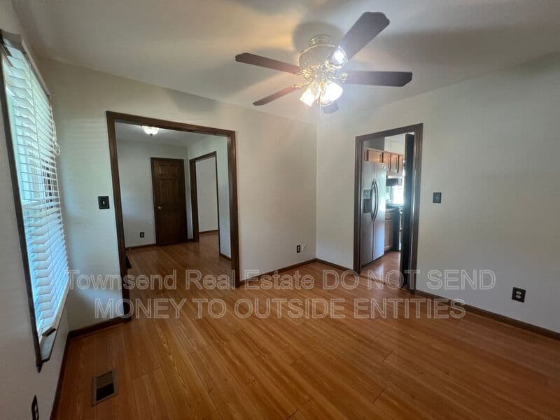 Fayetteville House: 6149 Lakeway Dr.