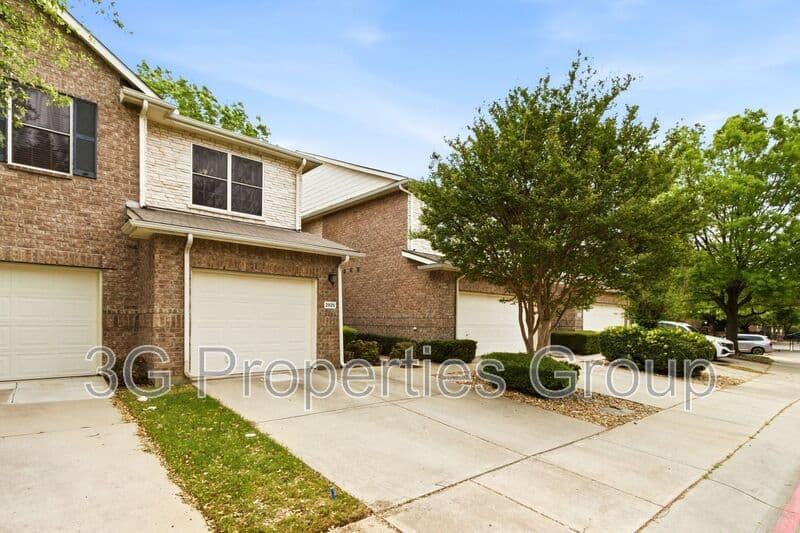 Lewisville House: 2925 St. Andrews Drive