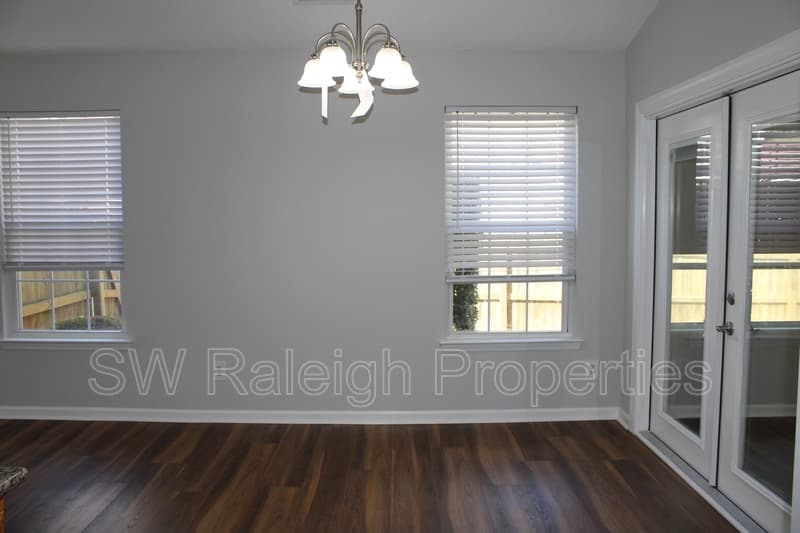 Apex House: 312 Evening Star Drive