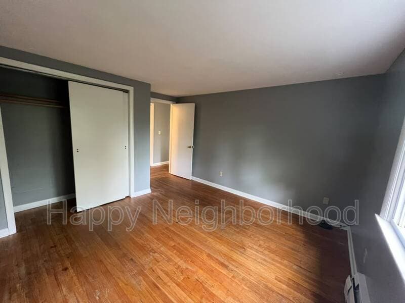 Meriden House: 16 Atkins StreetUnit 4