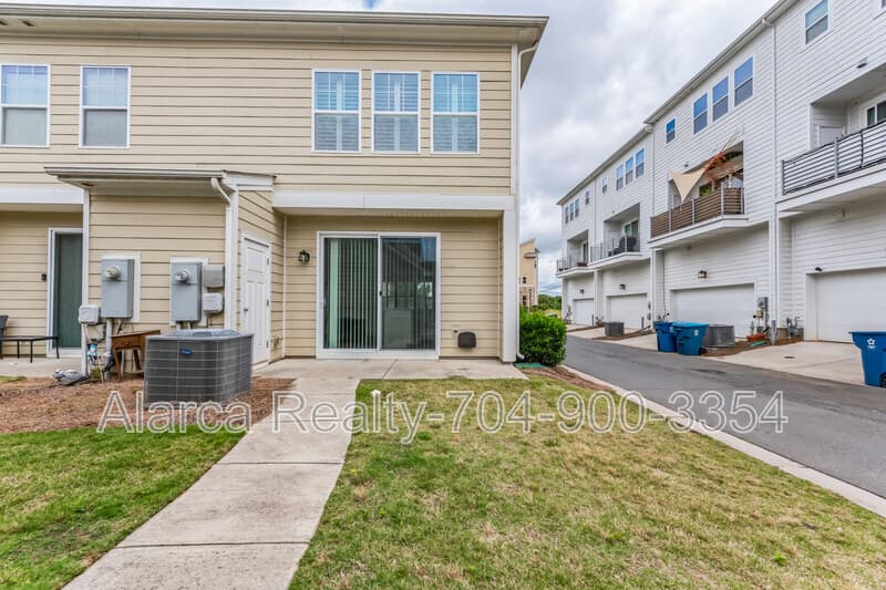 Charlotte Townhome: 3246 Moss Ln