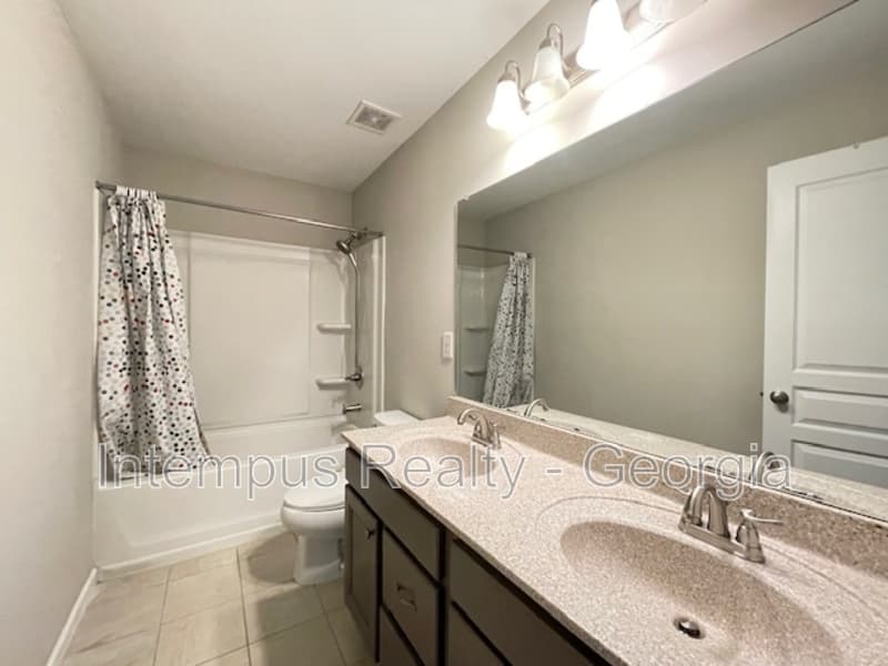 Powder Springs House: 3816 Thackary Dr