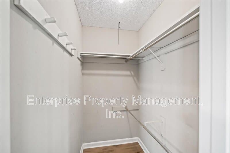 Memphis House: 7103 Tagen Dr