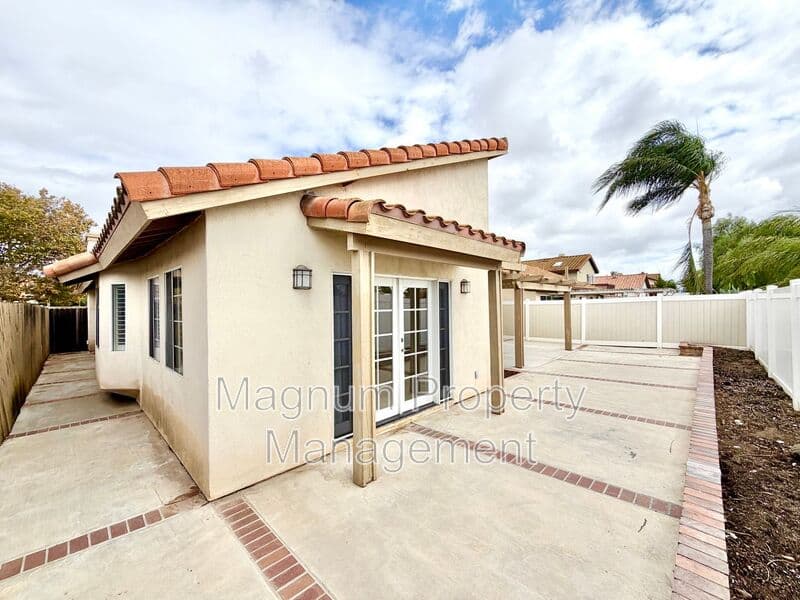 Murrieta House: 25167 Parkcrest Dr