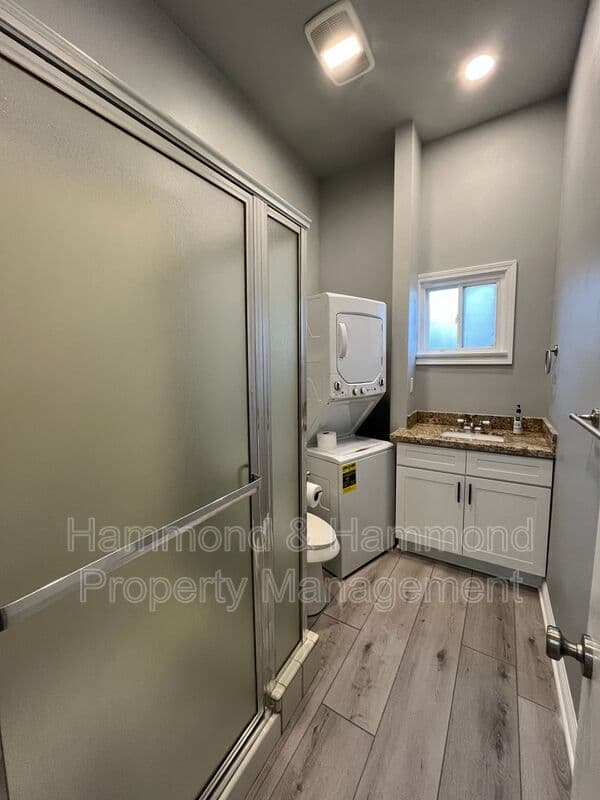 Woodland Hills House: 23242 Victory Blvd.