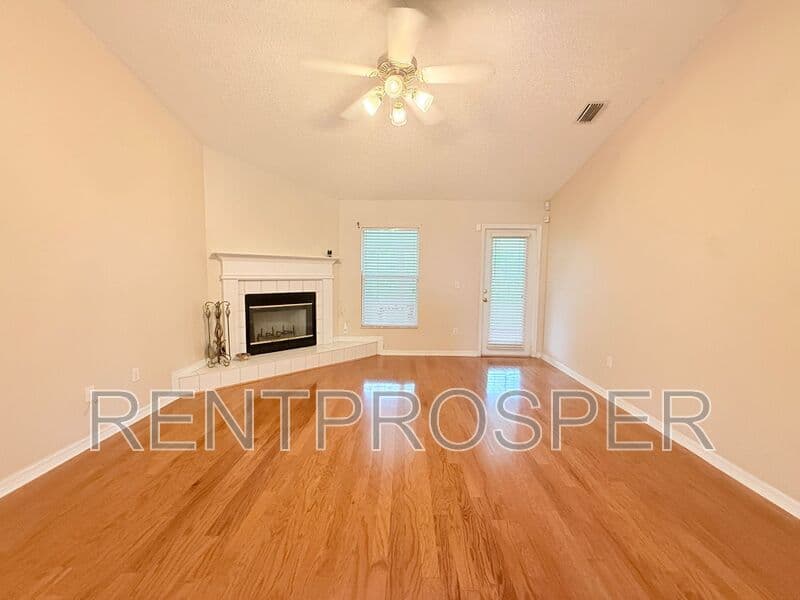 Palm Bay House: 778 Hamm St NW