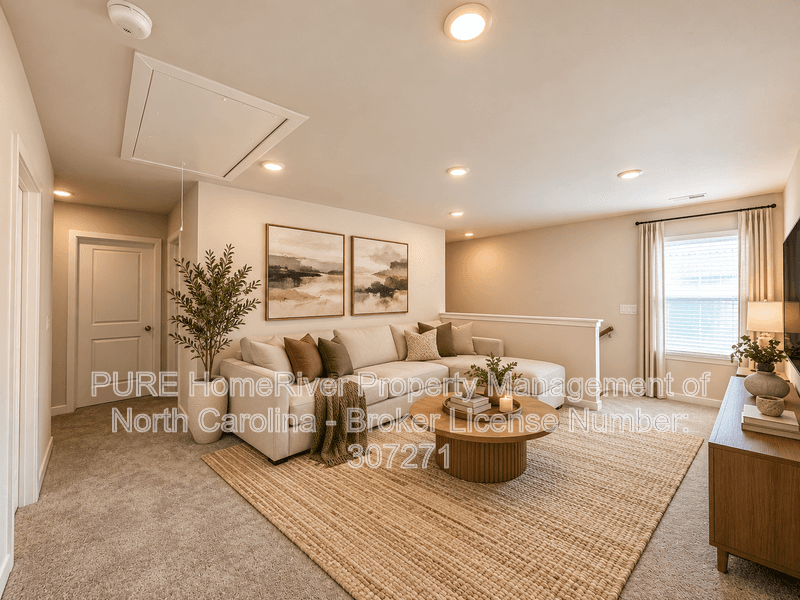 Hickory House: 2953 31st St Ln NE