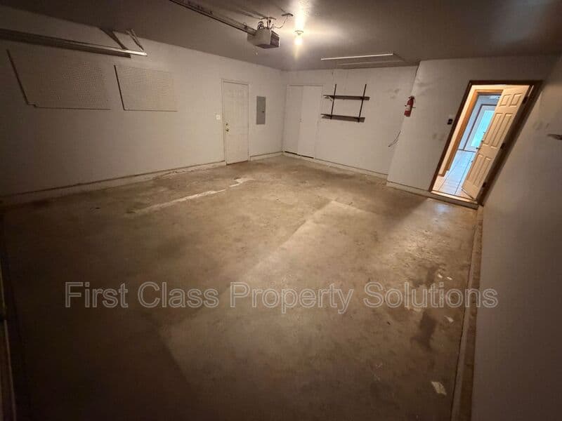 Yukon House: 12306 SW 13th St