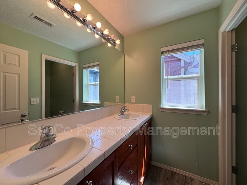 Hillsboro House: 948 SE Elina Ave