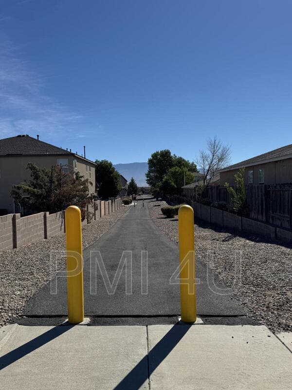 Albuquerque House: 10620 Rio Del Sole Ct NW