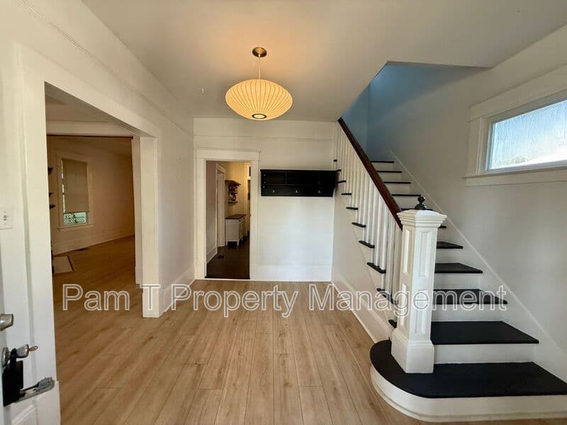 Savannah House: 611 W 44th St