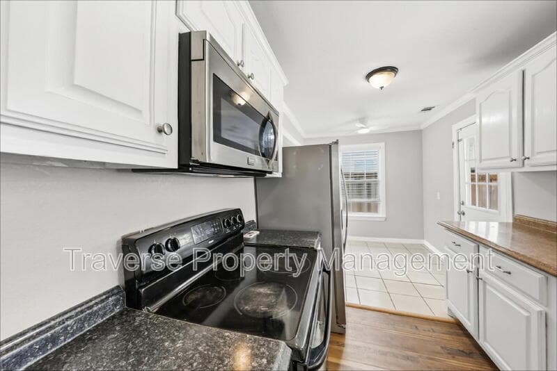 Fort Worth House: 1221 Blalock Avenue