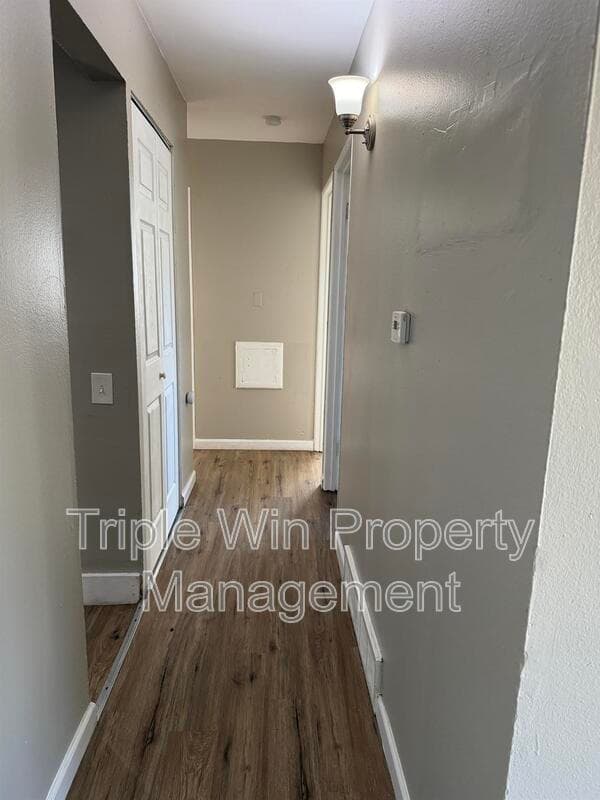 Saint Louis House: 10126 Edgefield Dr