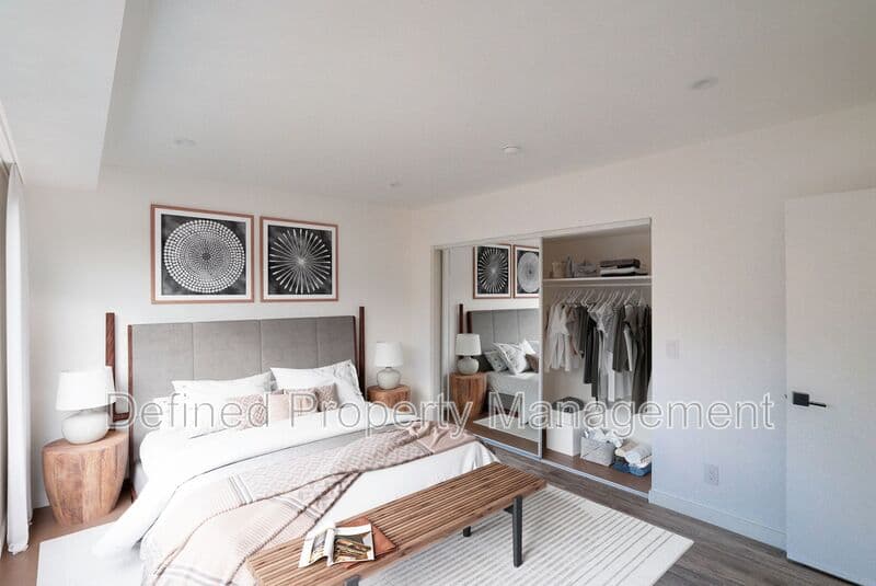 Los Angeles Condo: 6133 Eleanor Ave
