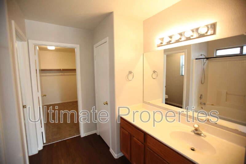 Glendale House: 10407 W Medlock Dr