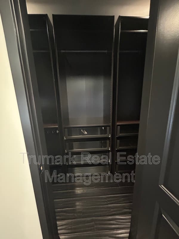 Studio City Condo: 12426 Moorpark St