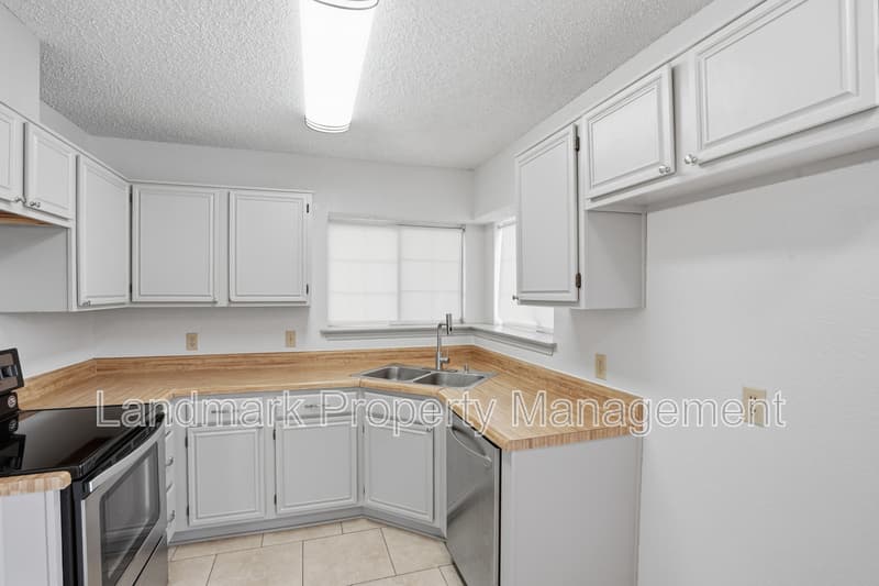 Mansfield House: 1122 Hidden Creek Drive