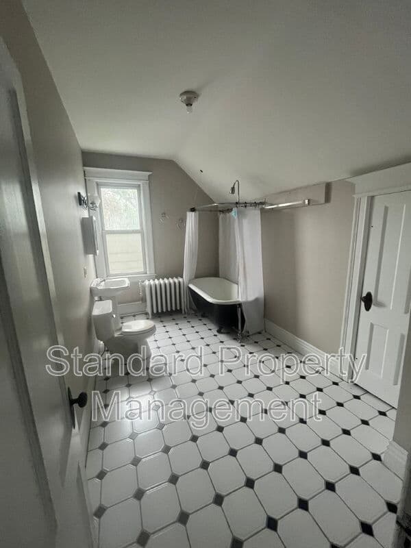 Rochester Condo: 293 Dartmouth St (Apt 2/Up)