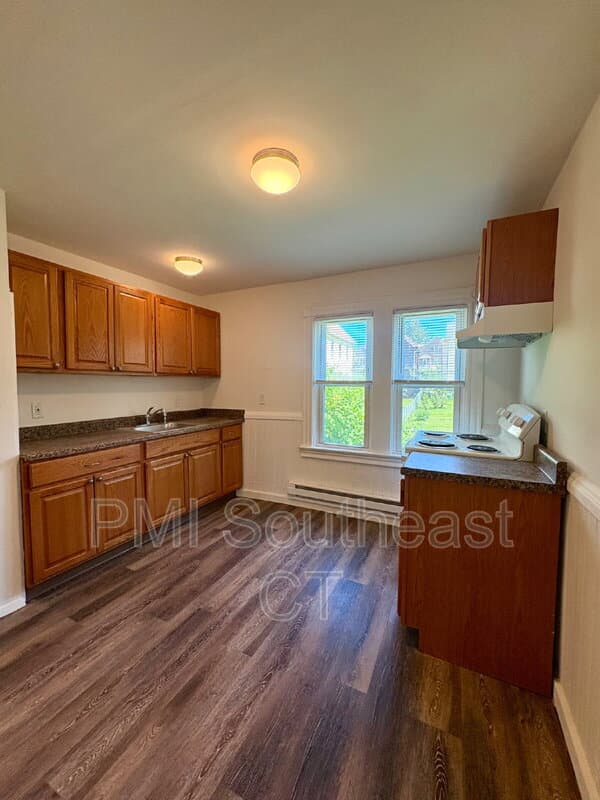 New London Condo: 7 Griswold Court