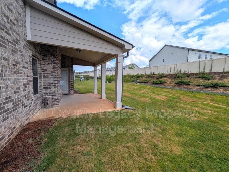 Buford House: 3696 Andover Way