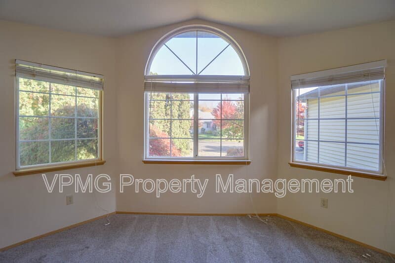 Vancouver House: 15807 NE 40th St