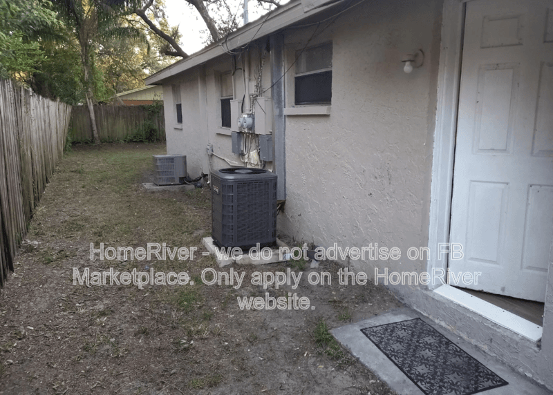 Tampa Condo: 1207 E 108th Ave