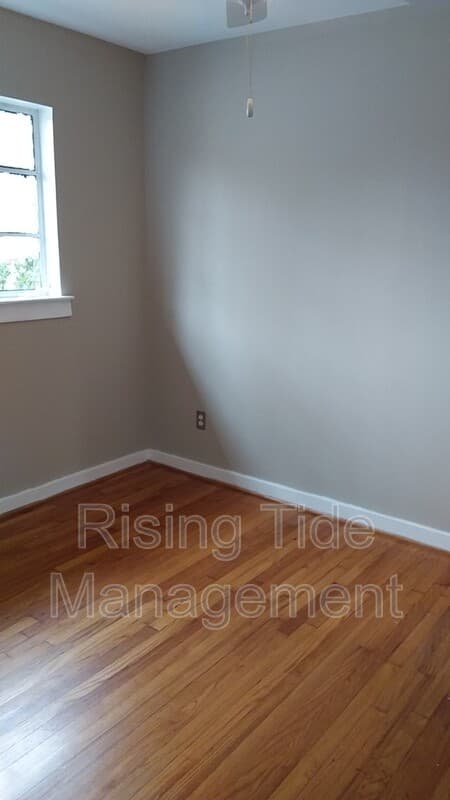 Birmingham House: 1136 Dogwood Ln