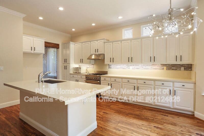 Gold River House: 12020 Gold Pointe Lane