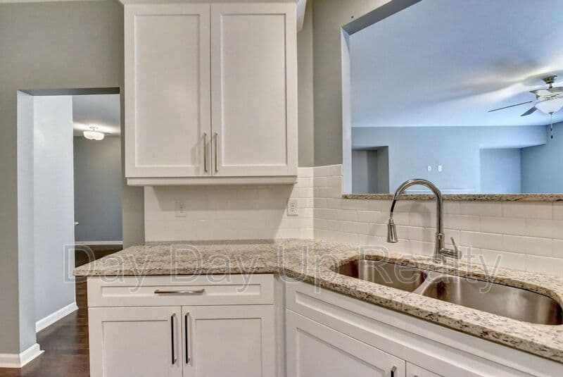 Suwanee House: 5605 Bright Cross Way