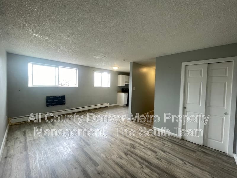 Aurora Condo: 1676 Hanover St