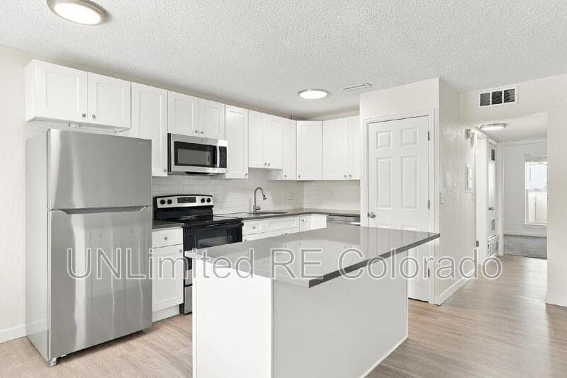 Castle Rock Condo: 7 Cantril Street