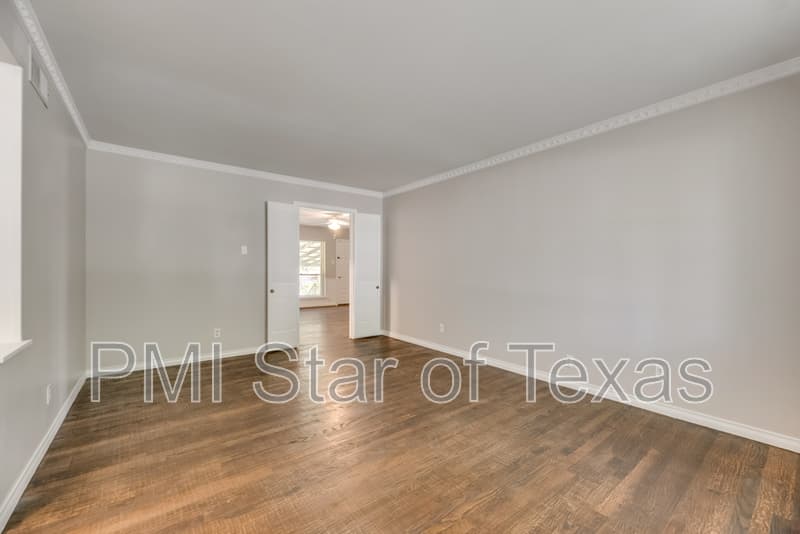 Dallas House: 11643 Rogue Way