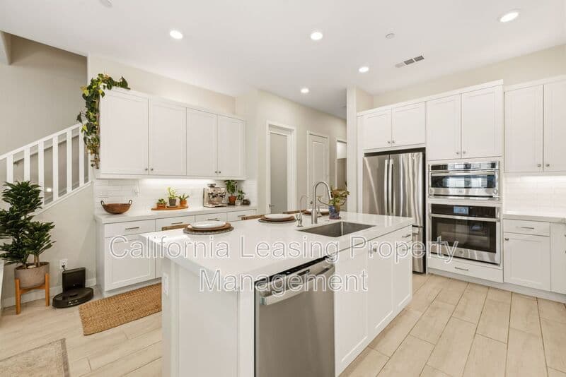 Valencia House: 27233 Red Willow Court