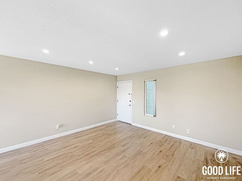 Oceanside Condo: 522 Calle Montecito