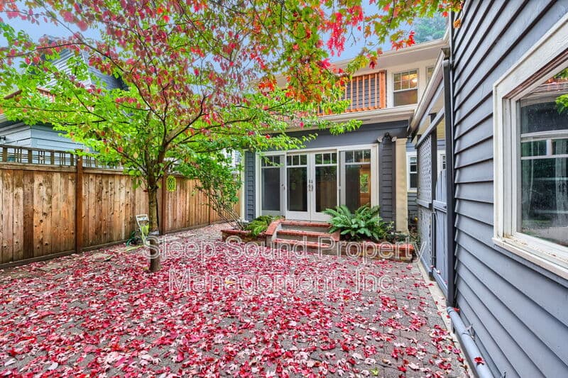 Portland House: 3835 SE Ankeny Street
