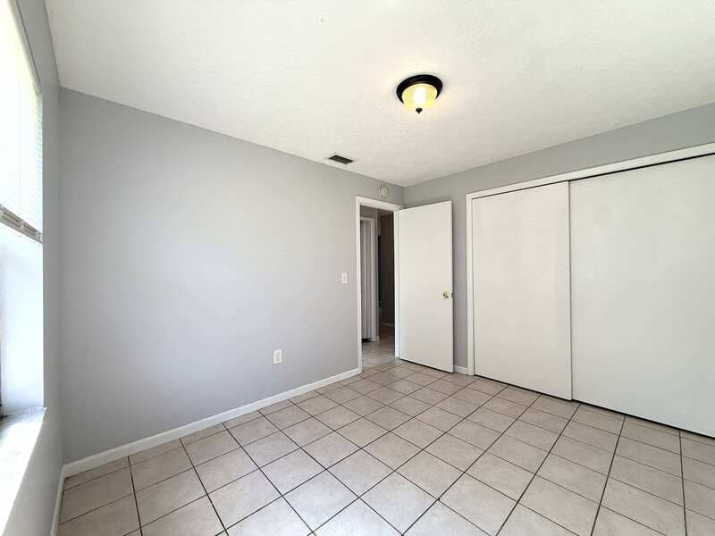 Tampa Condo: 1413 East 99th Avenue