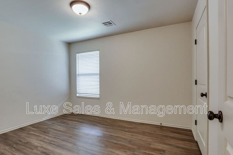 Edmond House: 437 Chalk Hill Ct