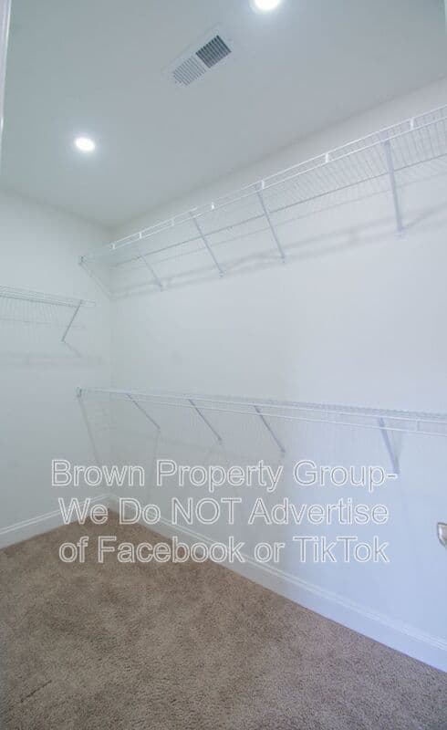 Raeford House: 157 Easy St