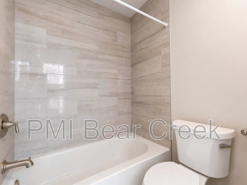 Houston Condo: 1824 Thonig Road