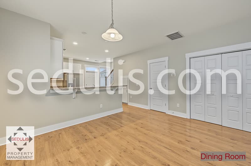 North Charleston House: 3923 Four Poles Park Drive