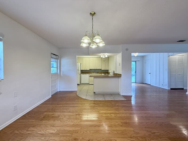 Tampa House: 1502 West Country Club Drive