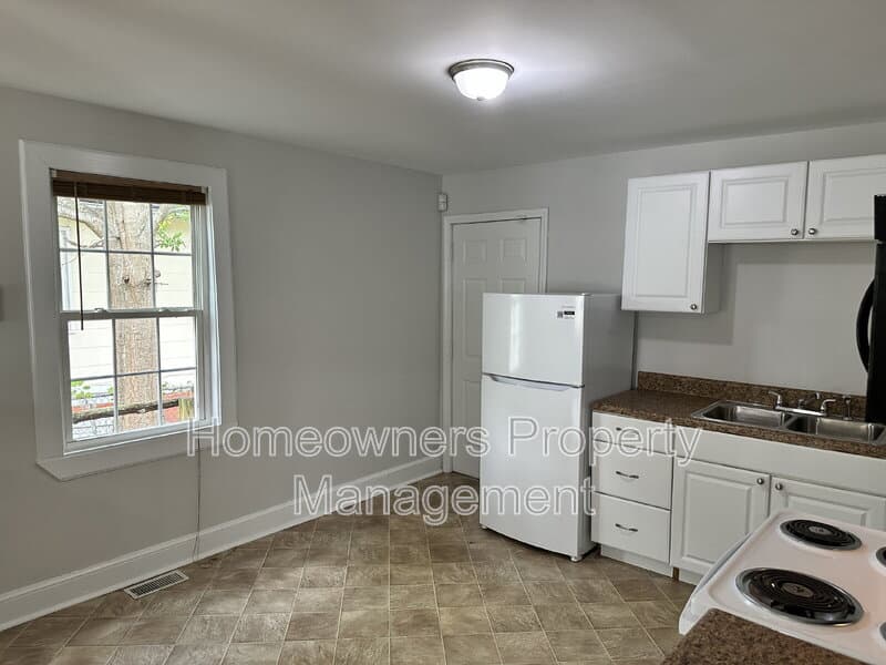 Fayetteville House: 409 Boundary Lane
