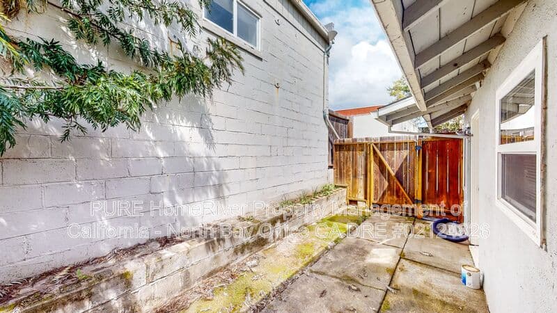 Santa Rosa House: 4942 Sonoma Hwy