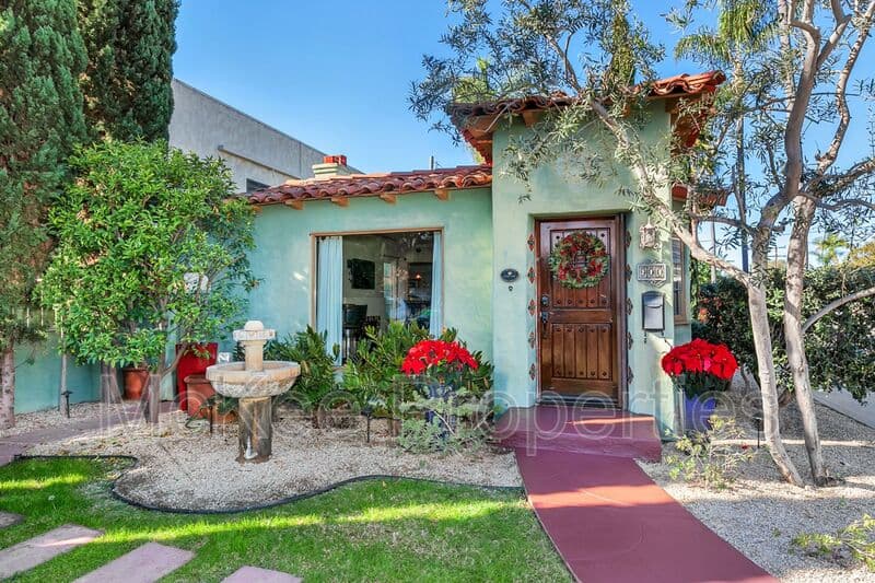 Coronado House: 900 E Avenue