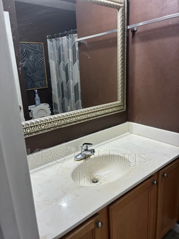 Broadway Townhome: 185 Alger Lane