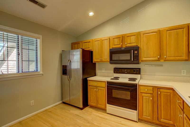Lancaster House: 103 Black Oak Drive