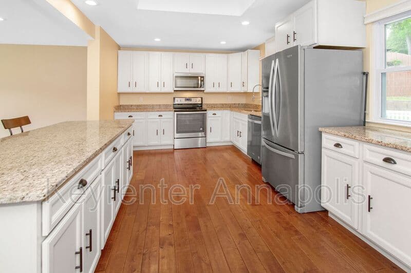 Crownsville House: 840 Valentine View